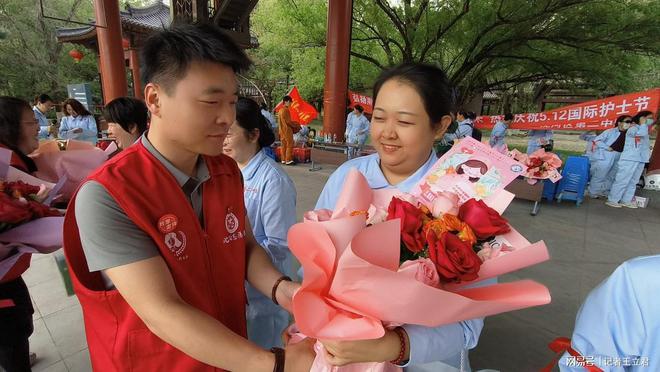 业致敬白衣天使凝聚社会温情pg电子试玩入口沈阳爱心企(图5)