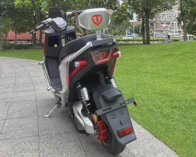 登场出街有面充满电150公里轻松跑！pg电子试玩入口推荐两款超长续航电摩(图3)